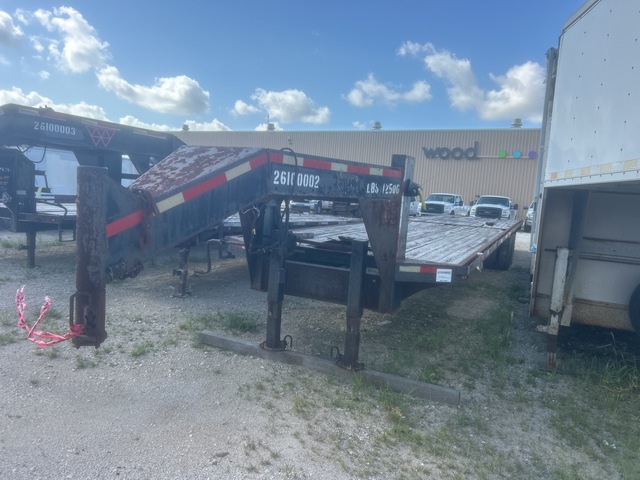 1998 TFI 40 ft T/A Gooseneck Flatbed Trailer