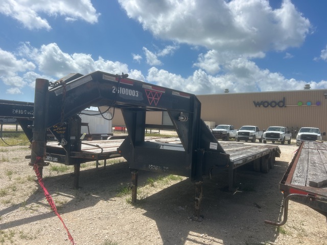 2002 PJ 30 ft T/A Gooseneck Equipment Trailer