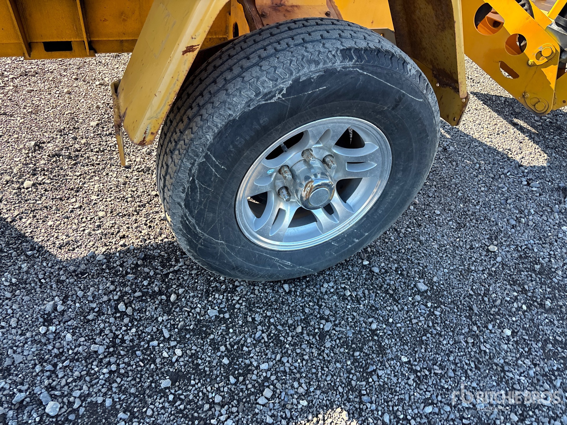 2015 Bil-Jax 4527A