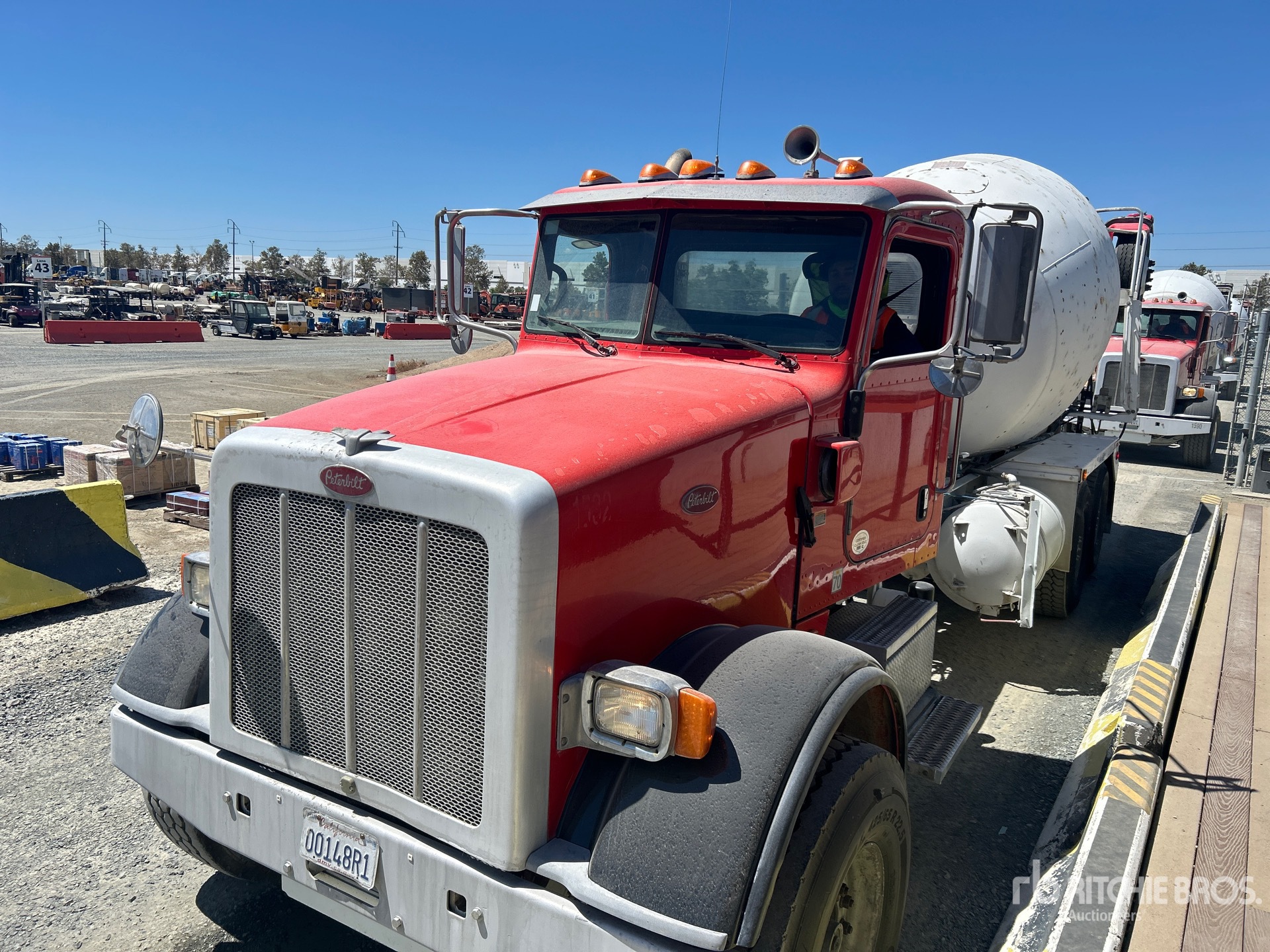 Photo of a 2015 Peterbilt 365