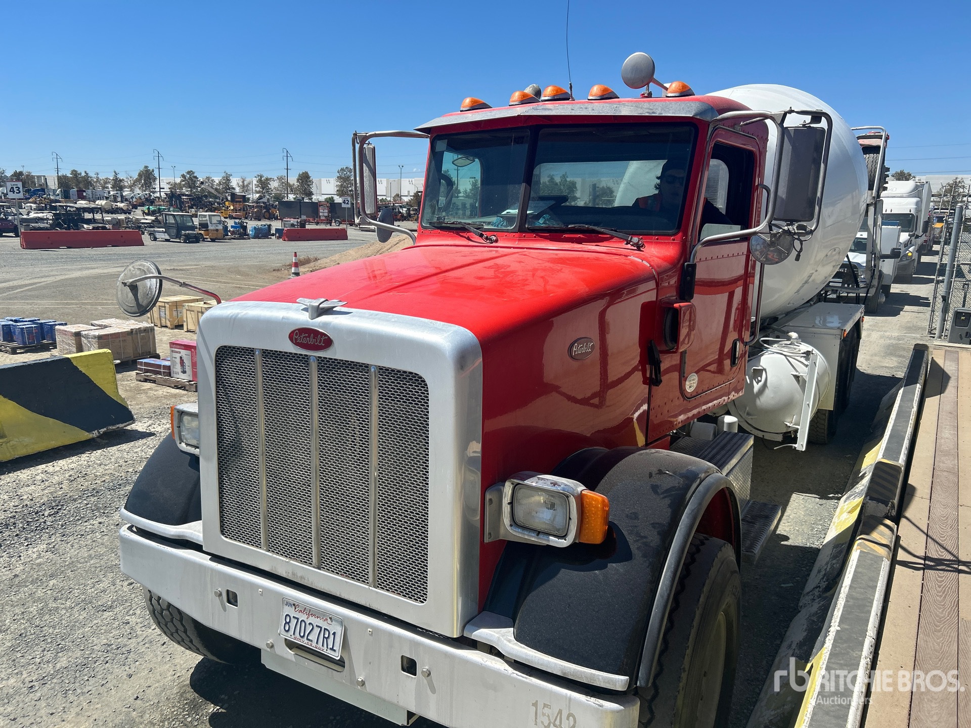 Photo of a 2015 Peterbilt 365