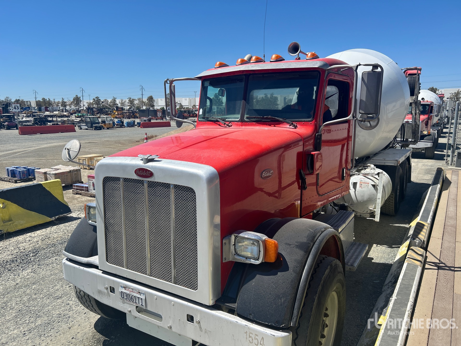 Photo of a 2015 Peterbilt 365
