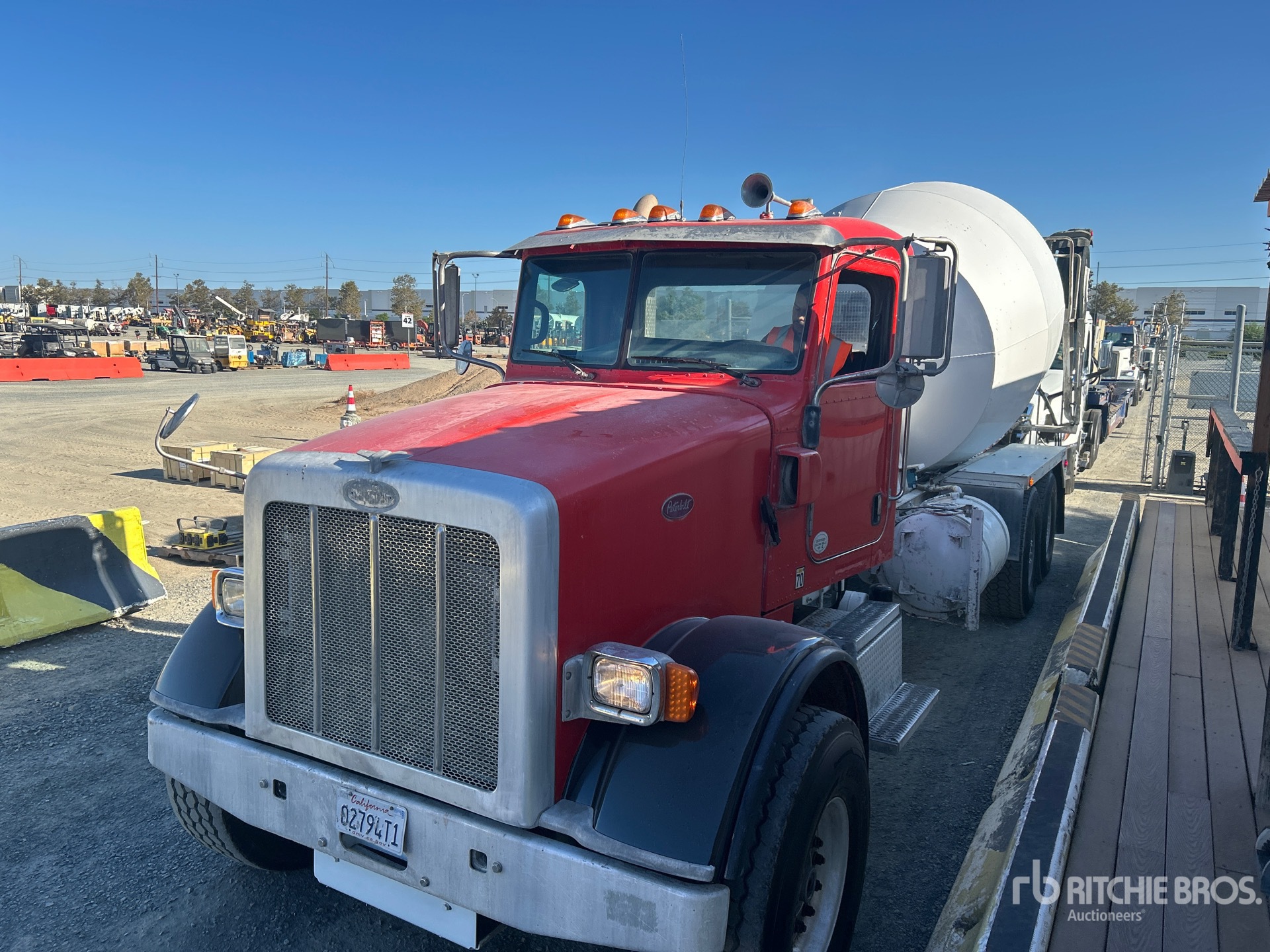 Photo of a 2015 Peterbilt 365
