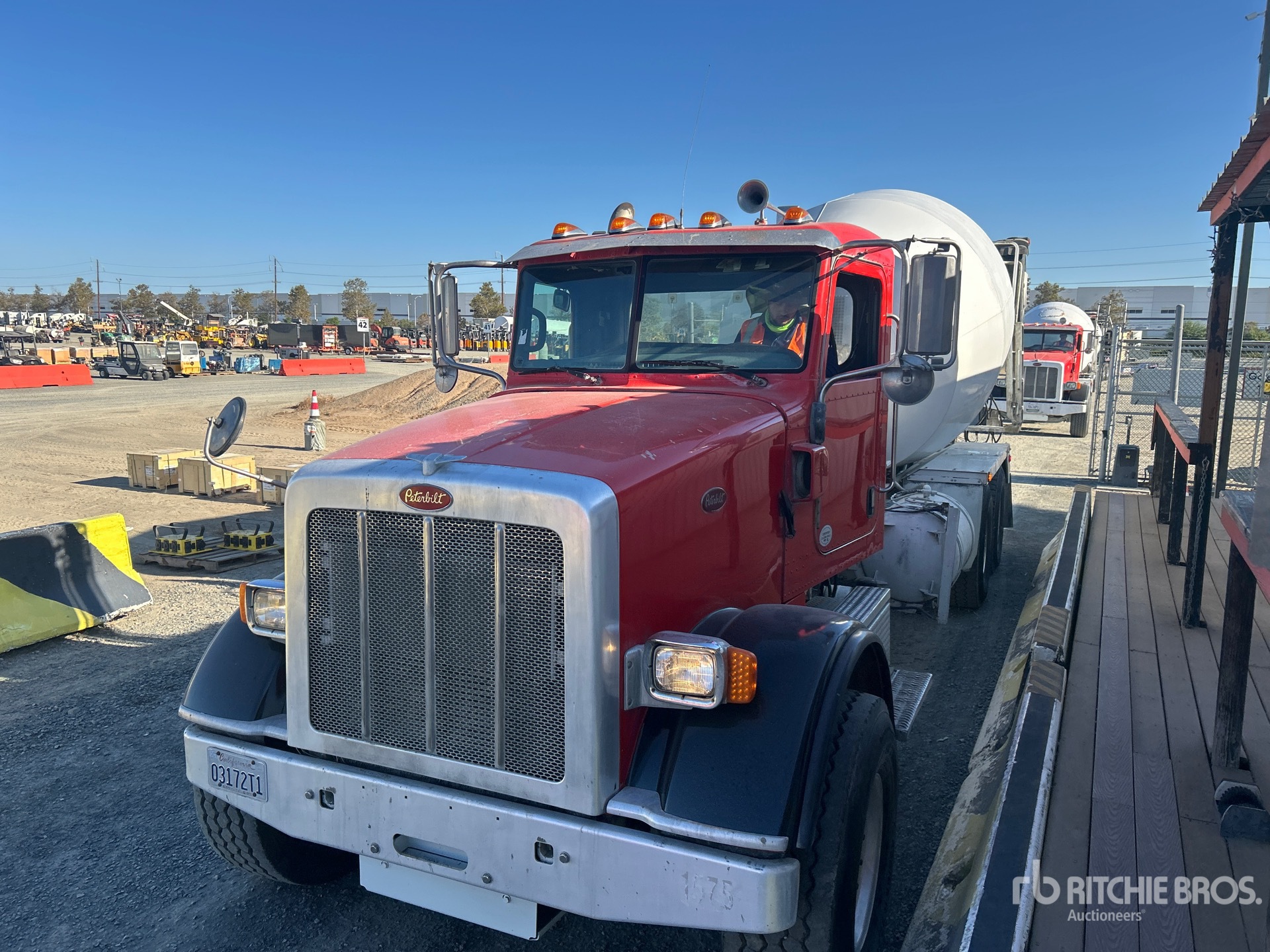Photo of a 2015 Peterbilt 365