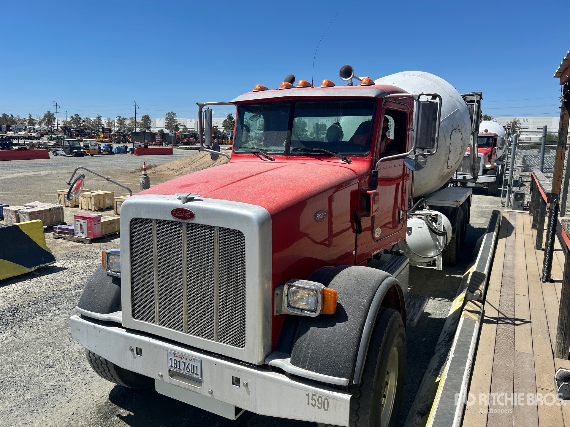 Photo of a 2015 Peterbilt 365
