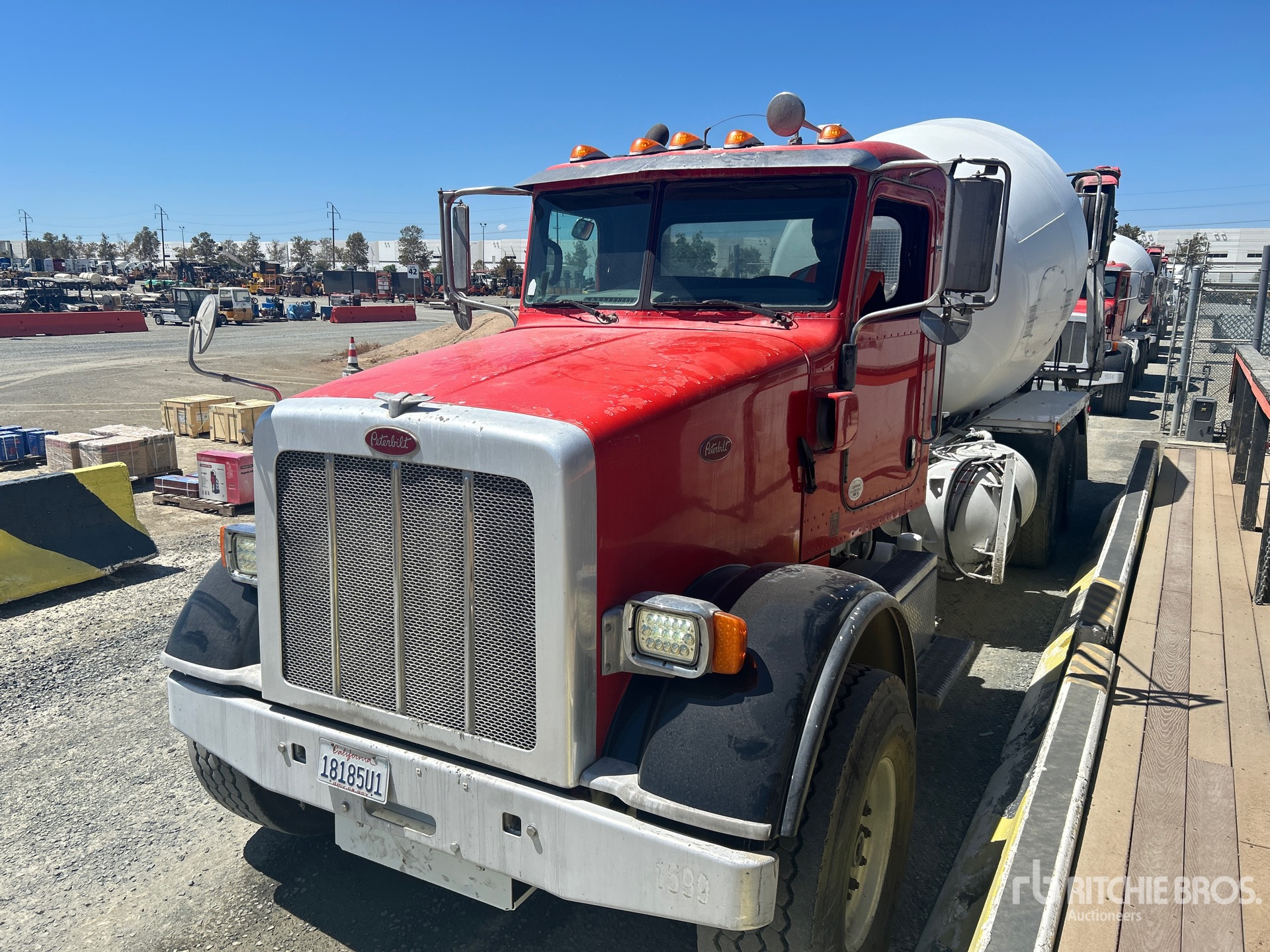 Photo of a 2015 Peterbilt 365