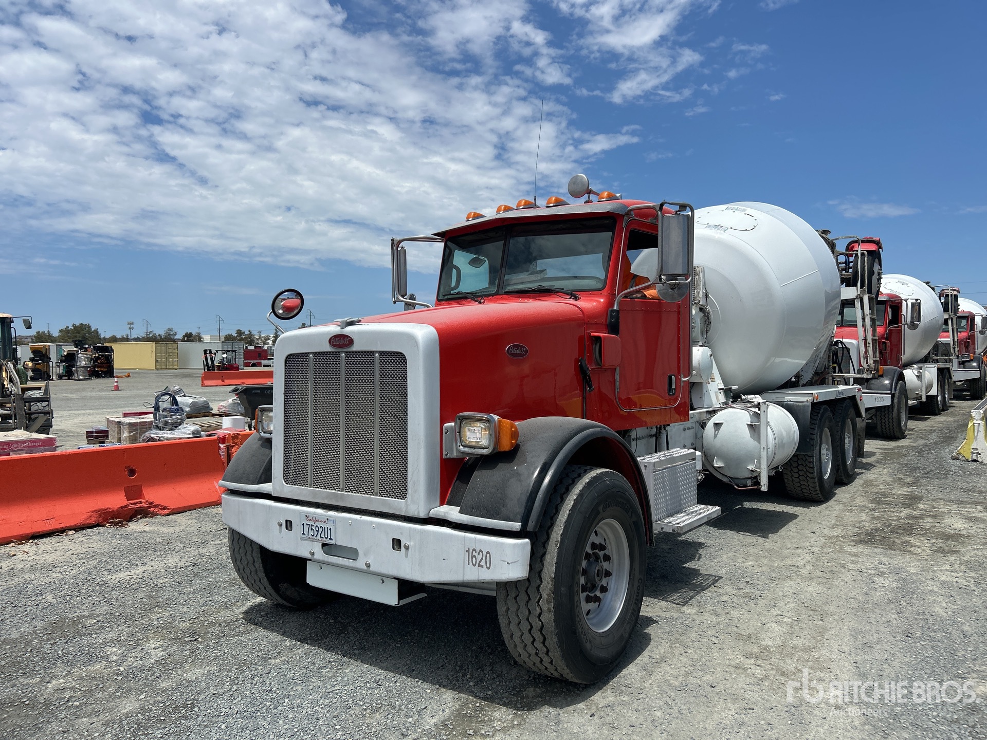 Photo of a 2015 Peterbilt 365