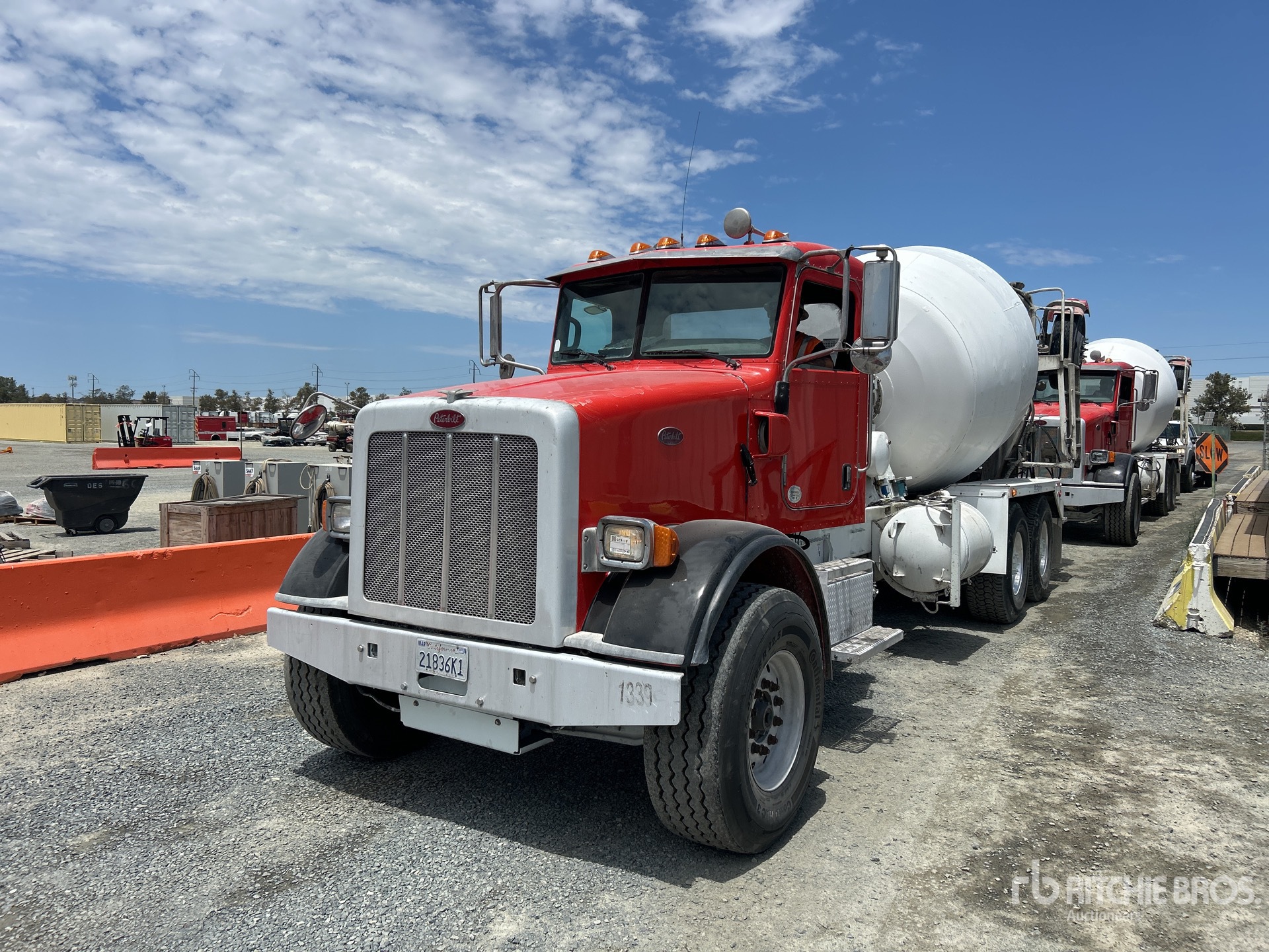 Photo of a 2014 Peterbilt 365