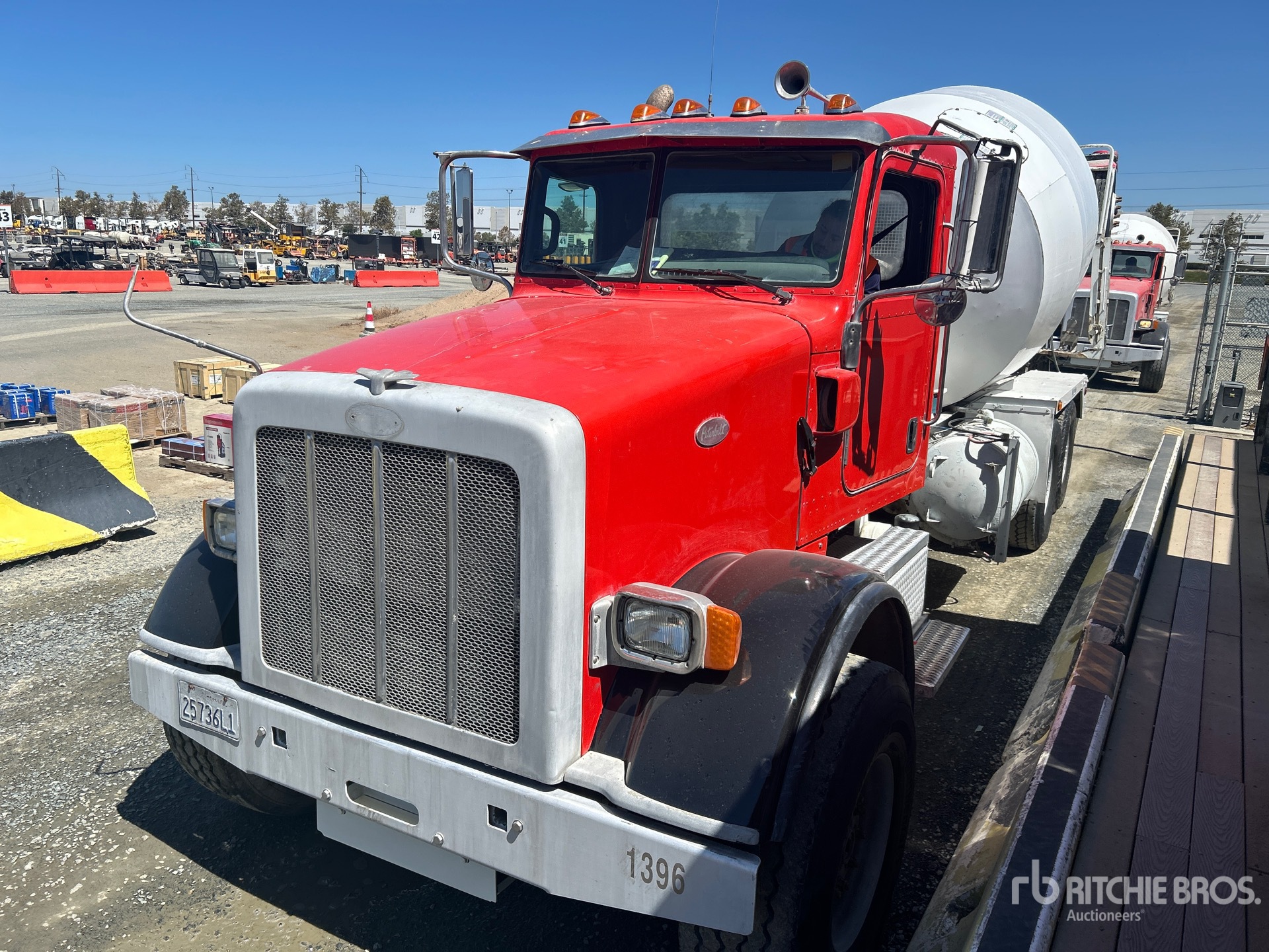 Photo of a 2014 Peterbilt 365