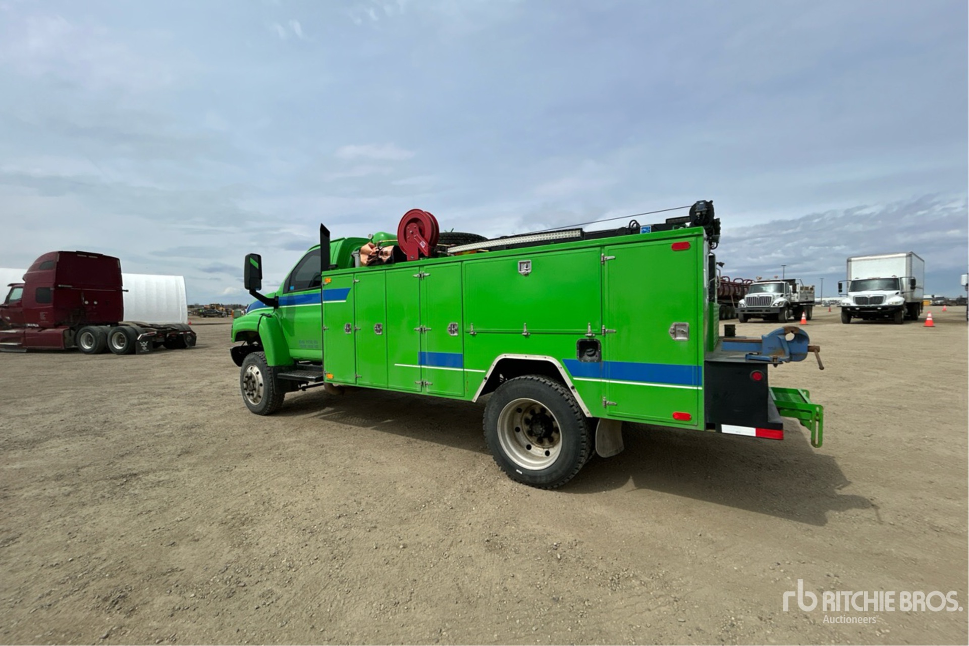 General Appearance with Picture, Left Rear Corner