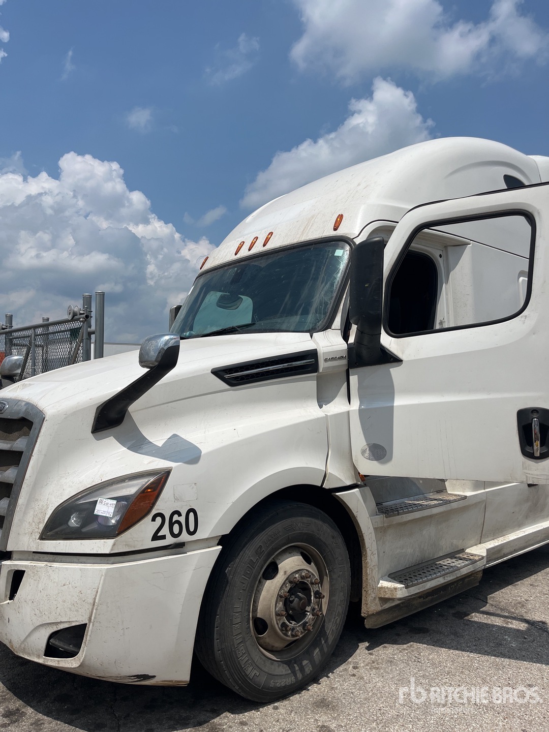 2020 Freightliner CASCADIA 126