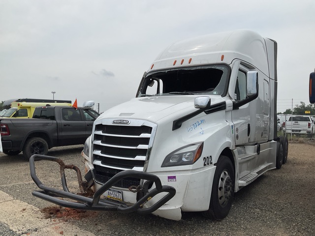 2025 Freightliner Cascadia 126 6x4 T/A Sleeper Truck Tractor (Inoperable)