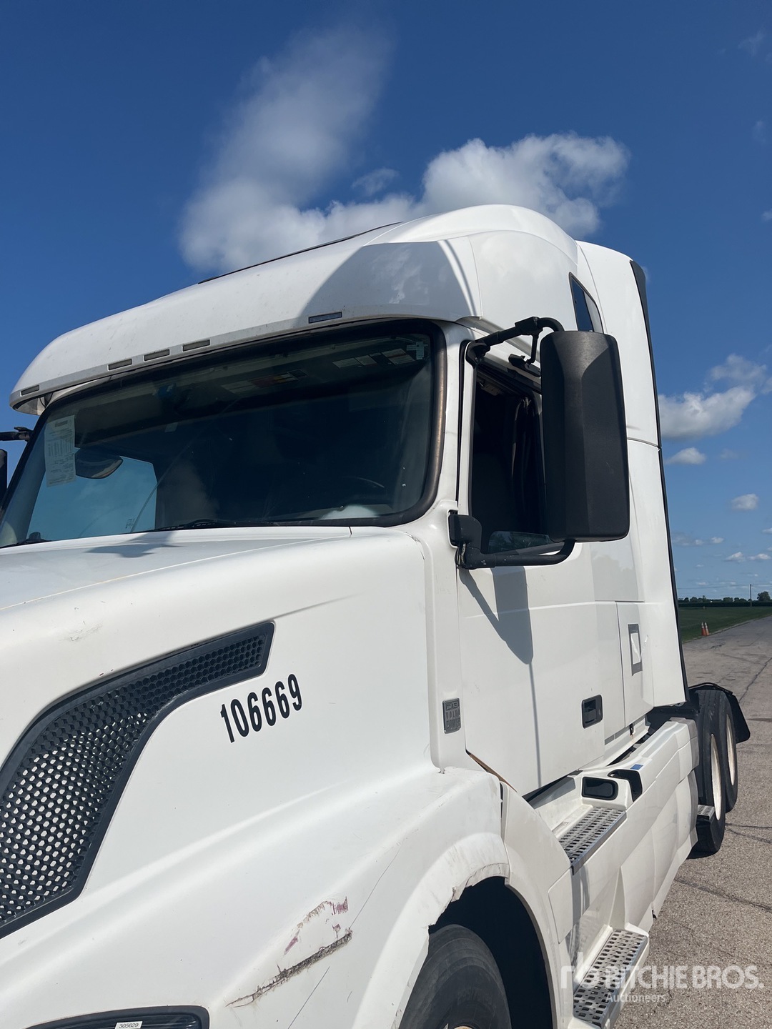 Photo of a 2018 Volvo VLN670