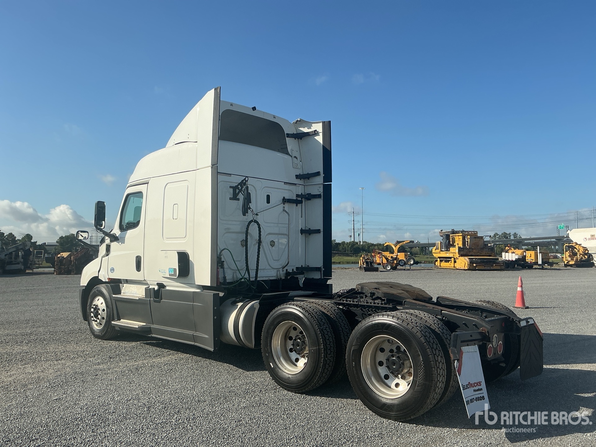 2020 Freightliner CASCADIA 116