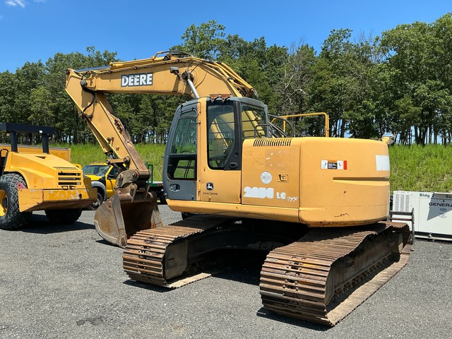 2005 John Deere 225C Coupler, GP. No plumbing Tracked Excavator (Inoperable)