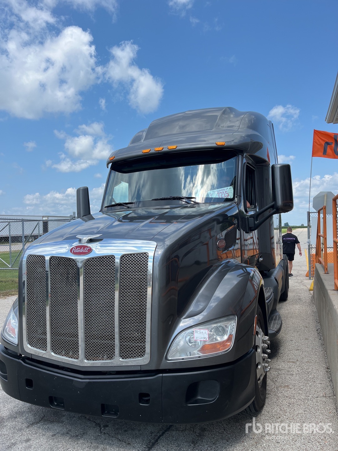 Photo of 2022 Peterbilt 579