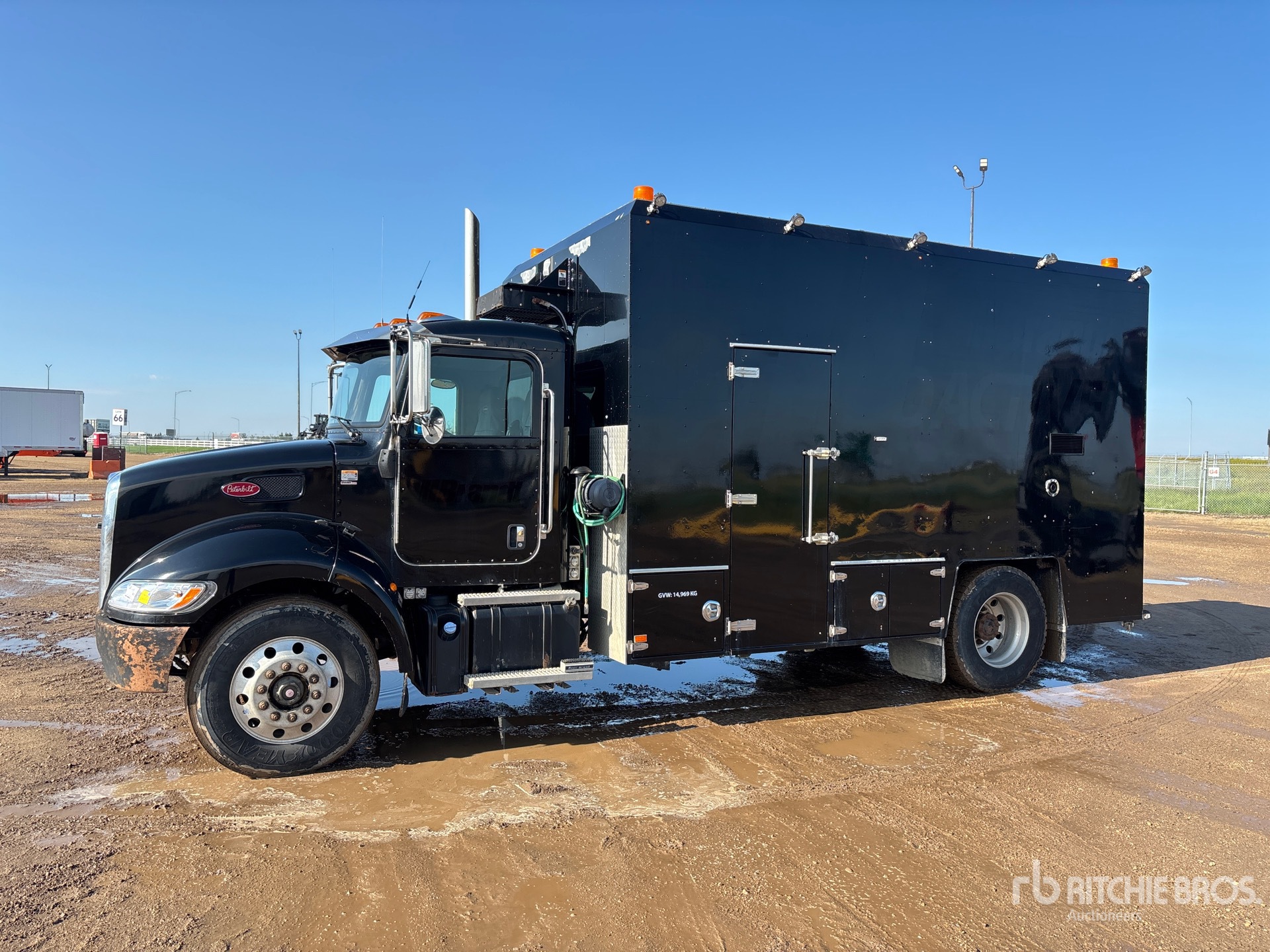 Photo of a 2016 Peterbilt 337
