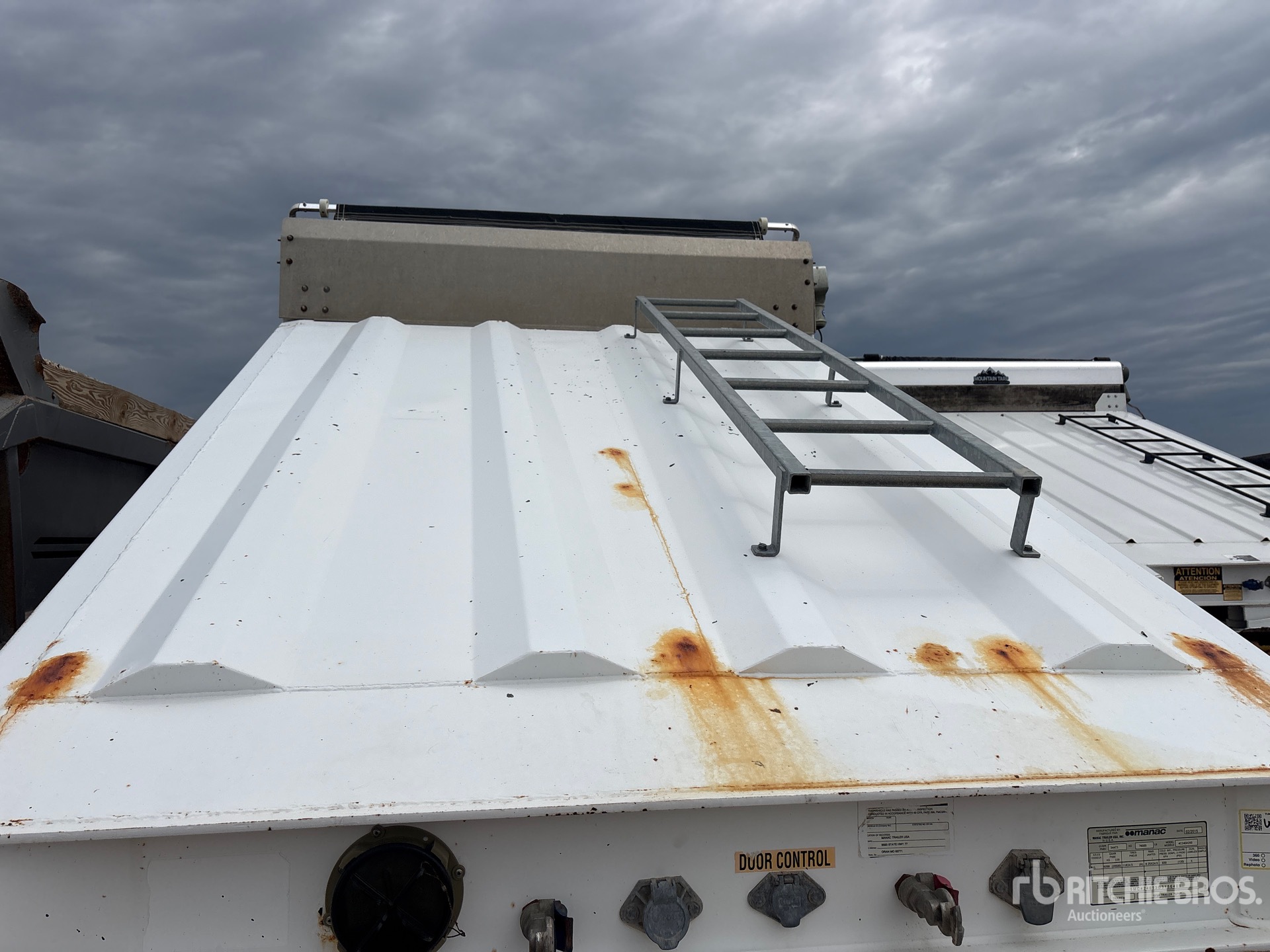 2016 Manac 42 ft T/A