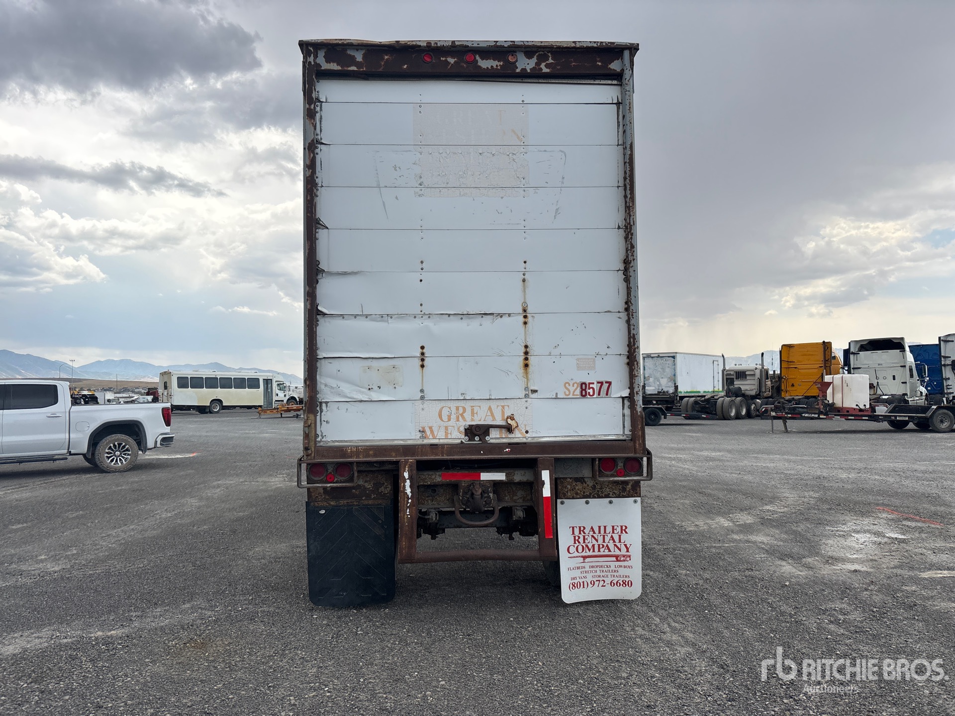 1984 Fruehauf 28 FT S/A