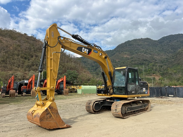 2020 Cat 318D2L Tracked Excavator