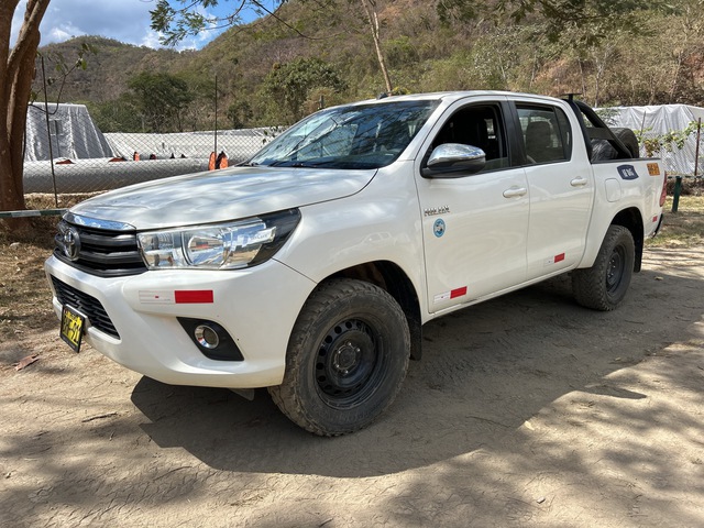Toyota Hilux 4x4 Crew Cab Pickup