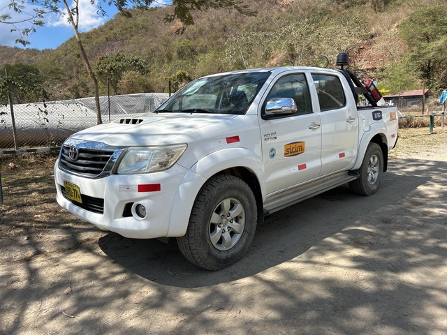Toyota Hilux 4x4 Crew Cab Pickup