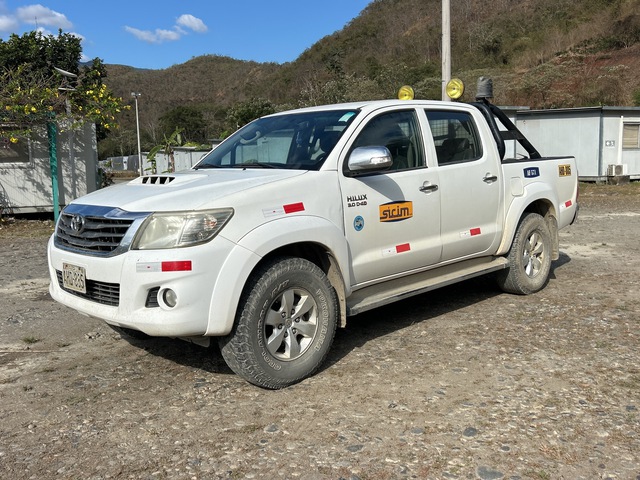 Toyota Hilux 4x4 Crew Cab Pickup
