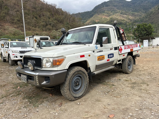 Toyota Land Cruiser HZI 79 4X4 Flatbed Truck