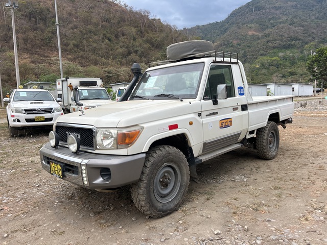 Toyota Land Cruiser HZI 79 4X4 Flatbed Truck