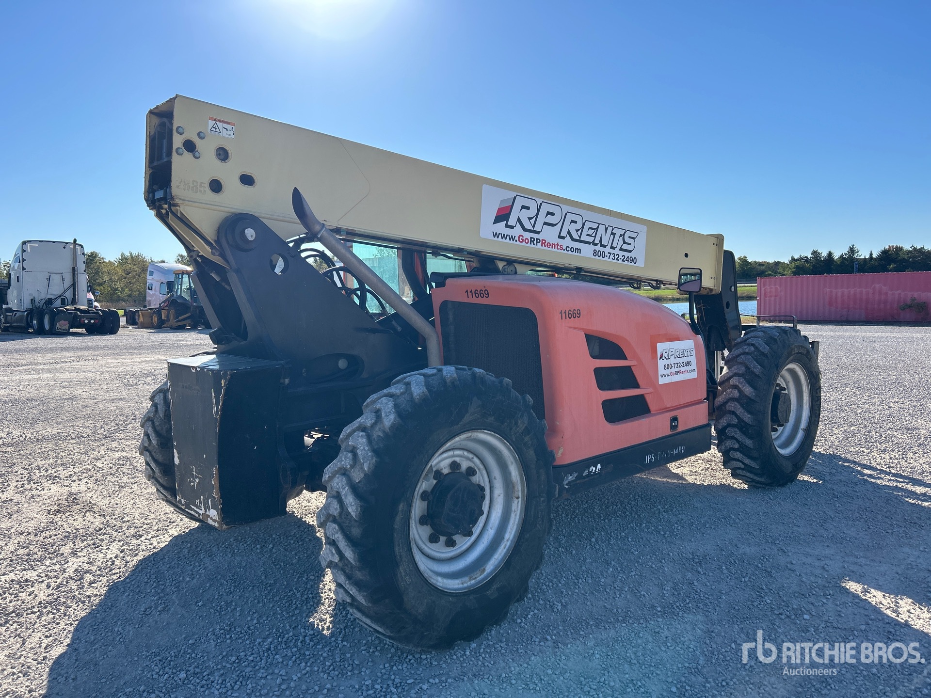2013 JLG G6-42A
