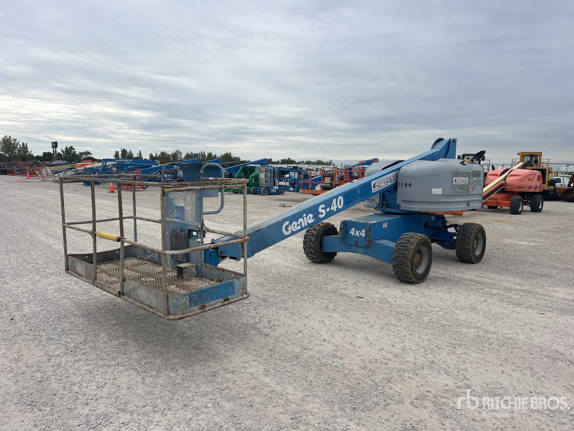 Photo of 2004 Genie S-40