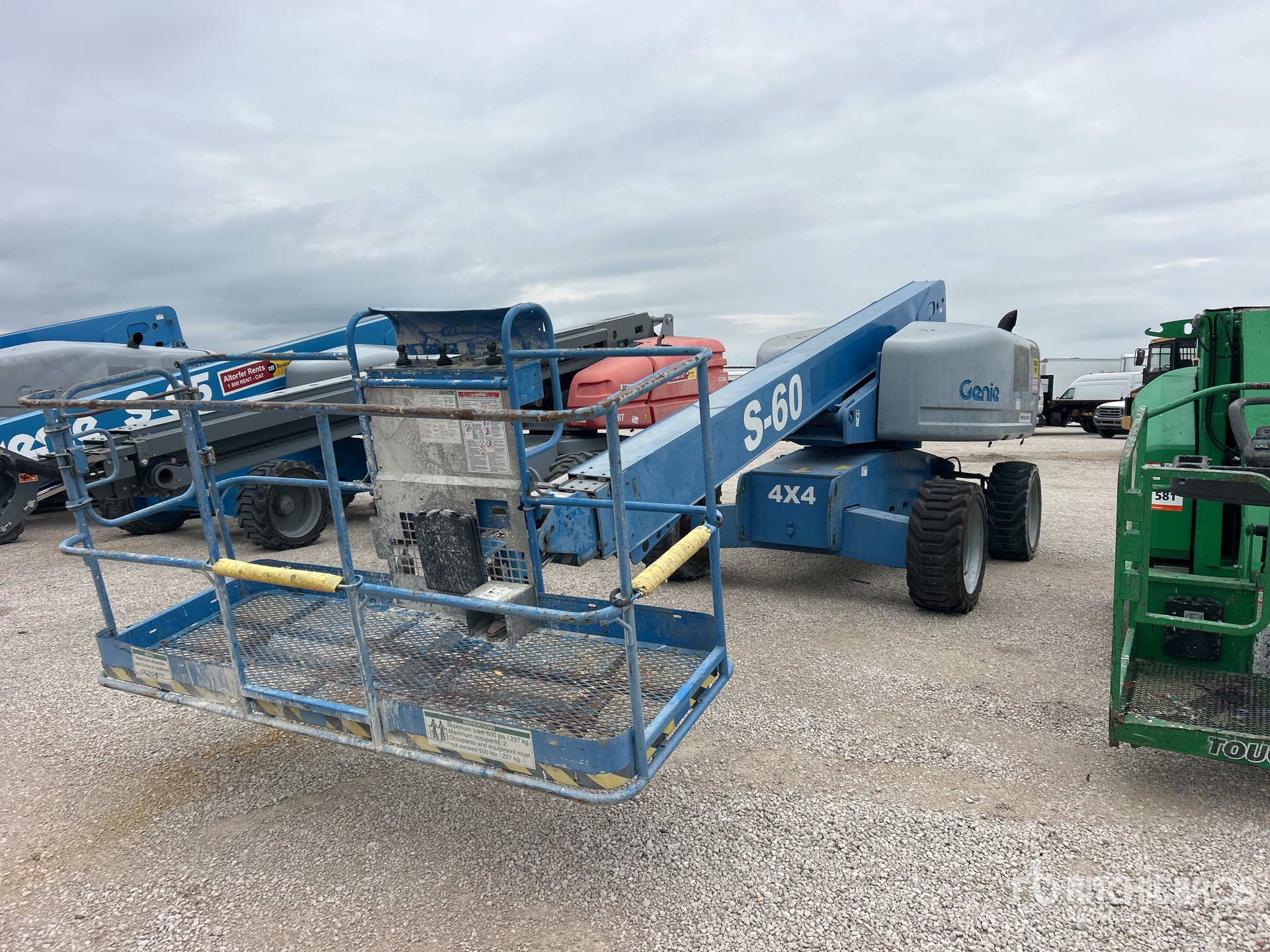 Photo of 2004 Genie S-60