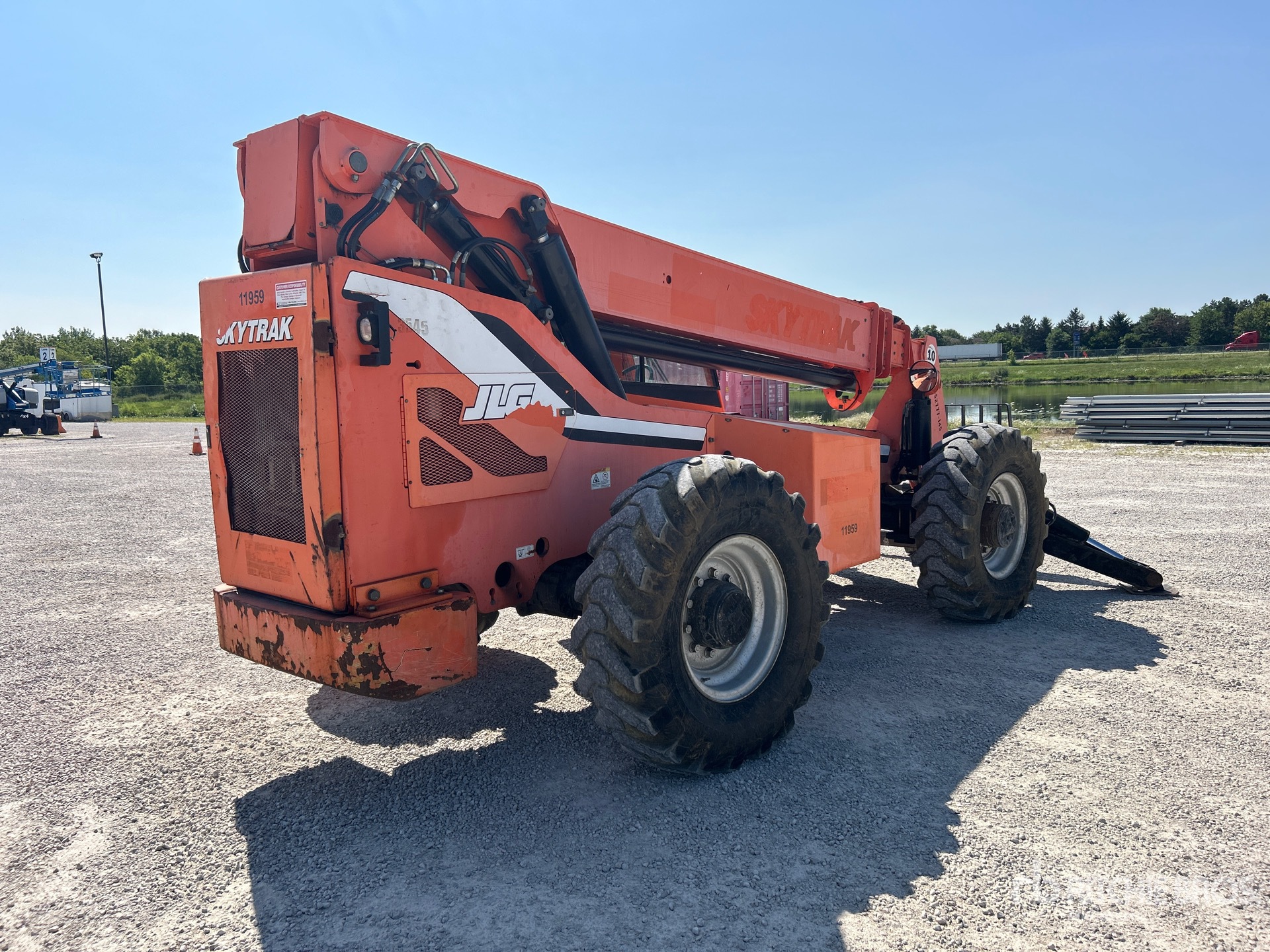 General Appearance with Picture, Right Rear Corner
