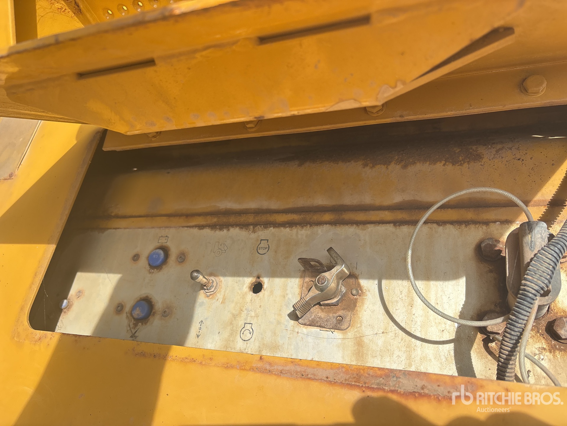 2001 Caterpillar 740