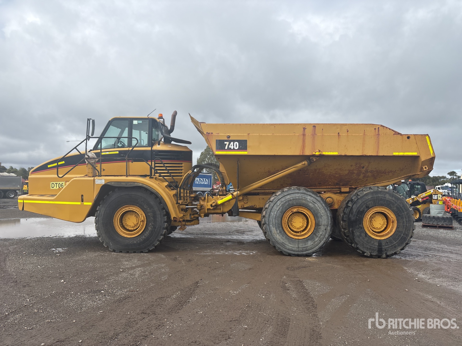 2001 Caterpillar 740