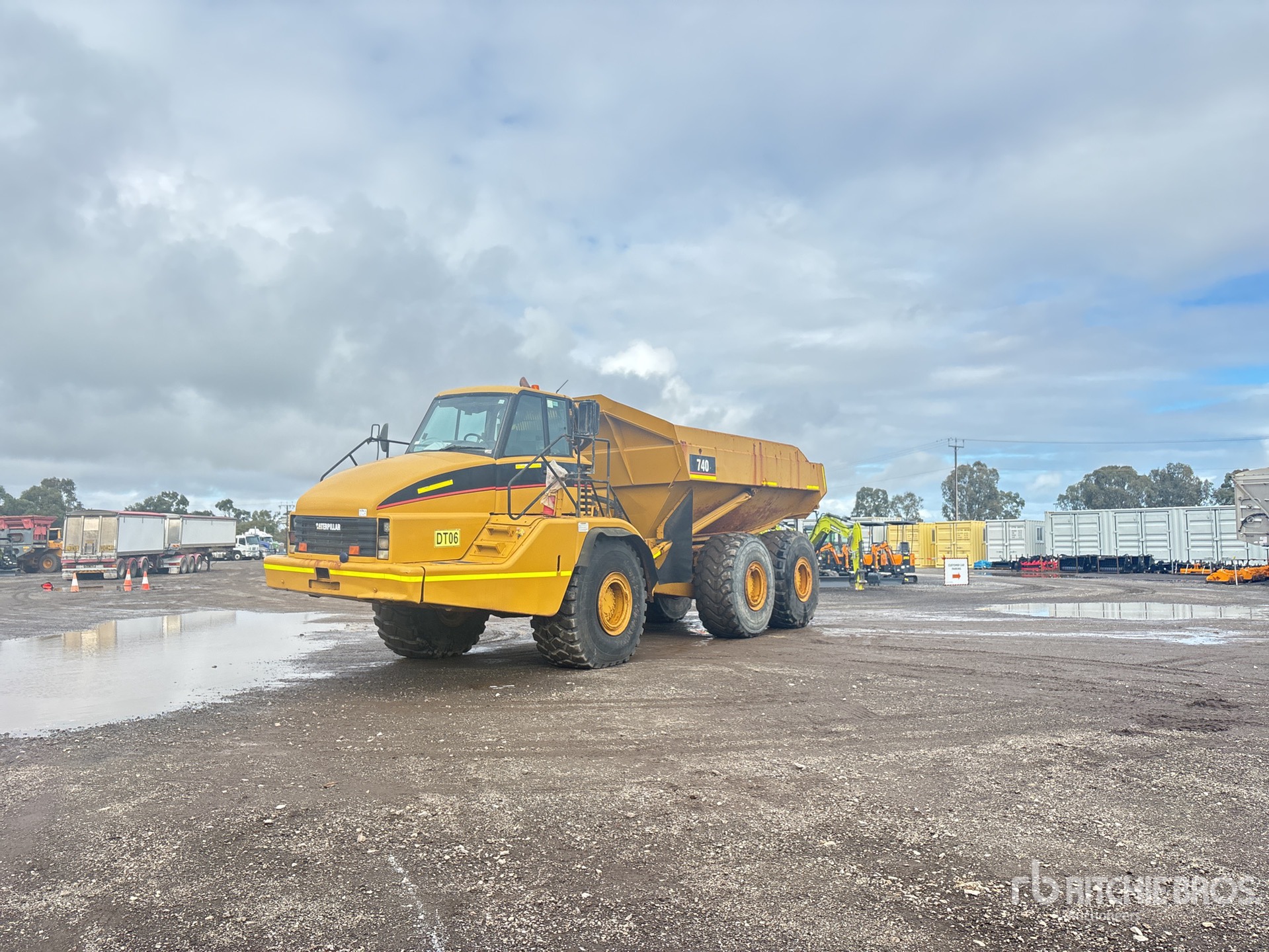 2001 Caterpillar 740