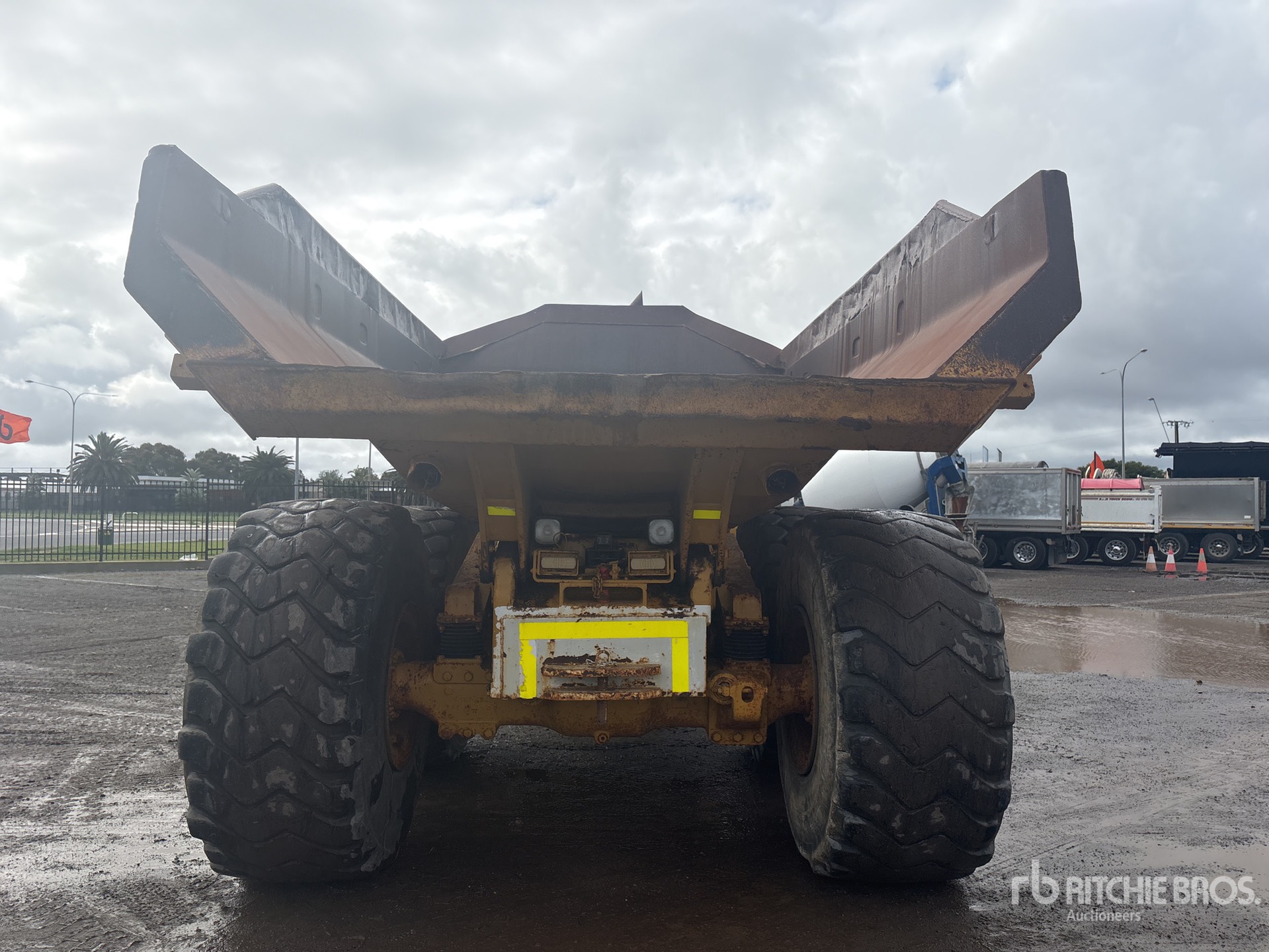 2001 Caterpillar 740