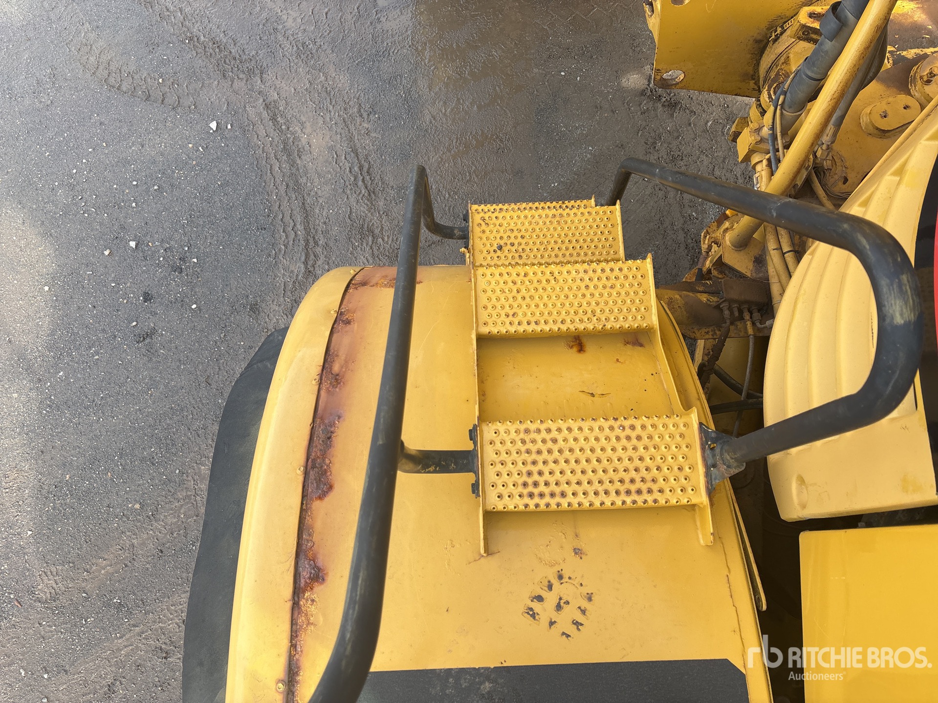 2001 Caterpillar 740