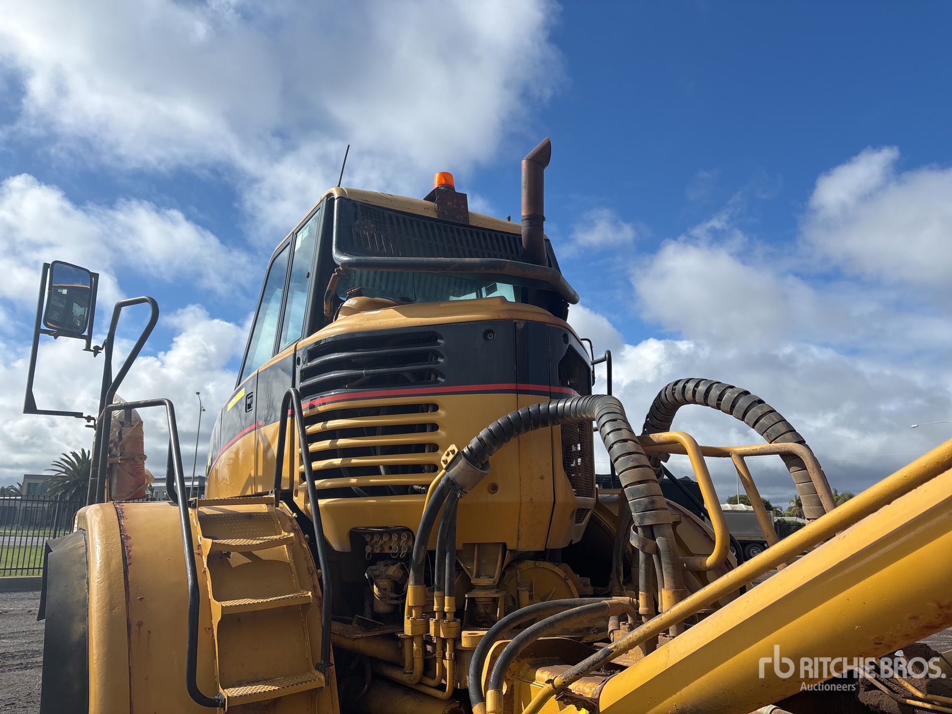 2001 Caterpillar 740