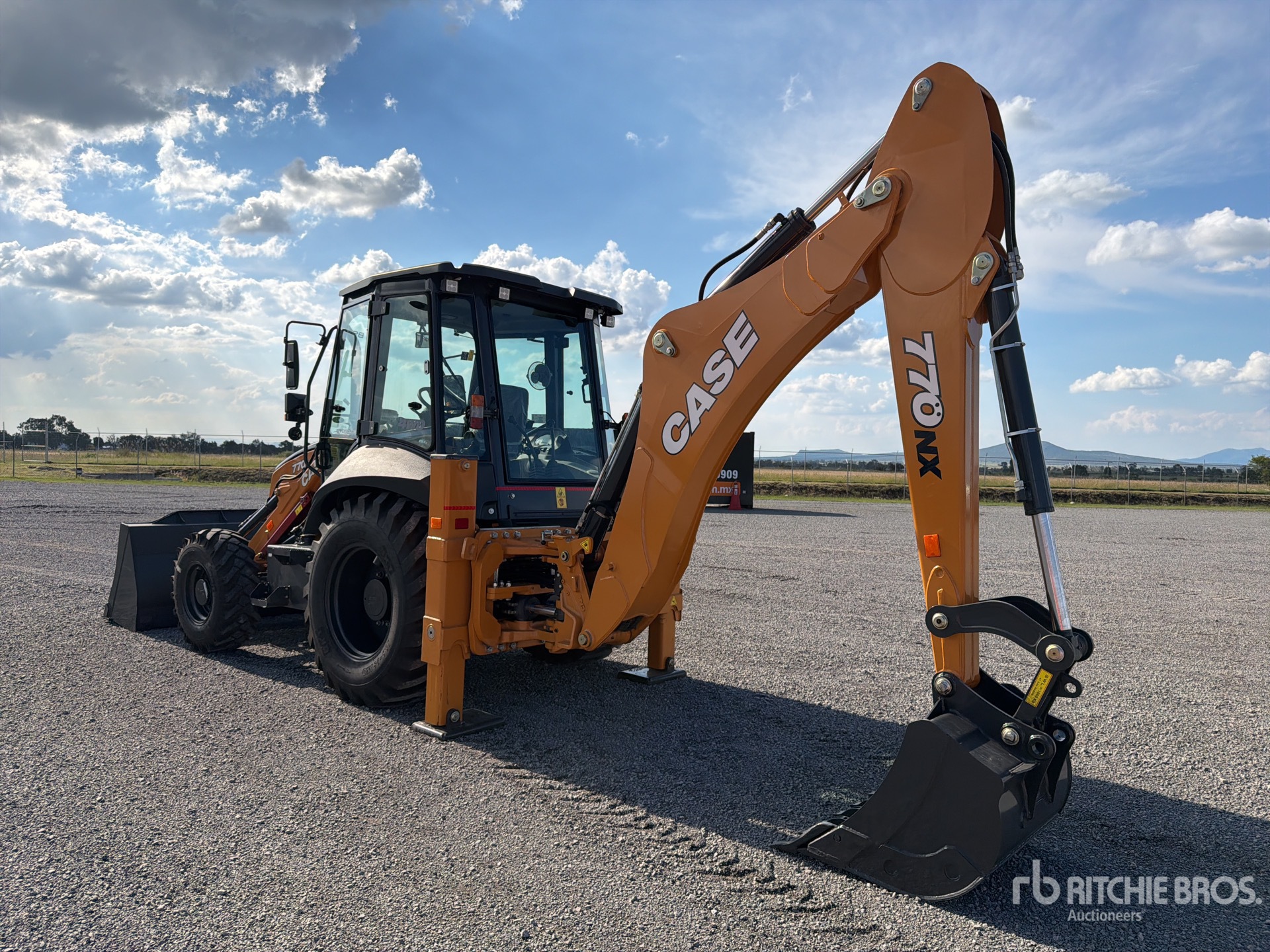 2025 Case 770NX