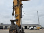Hydraulics with Thumb Cylinder