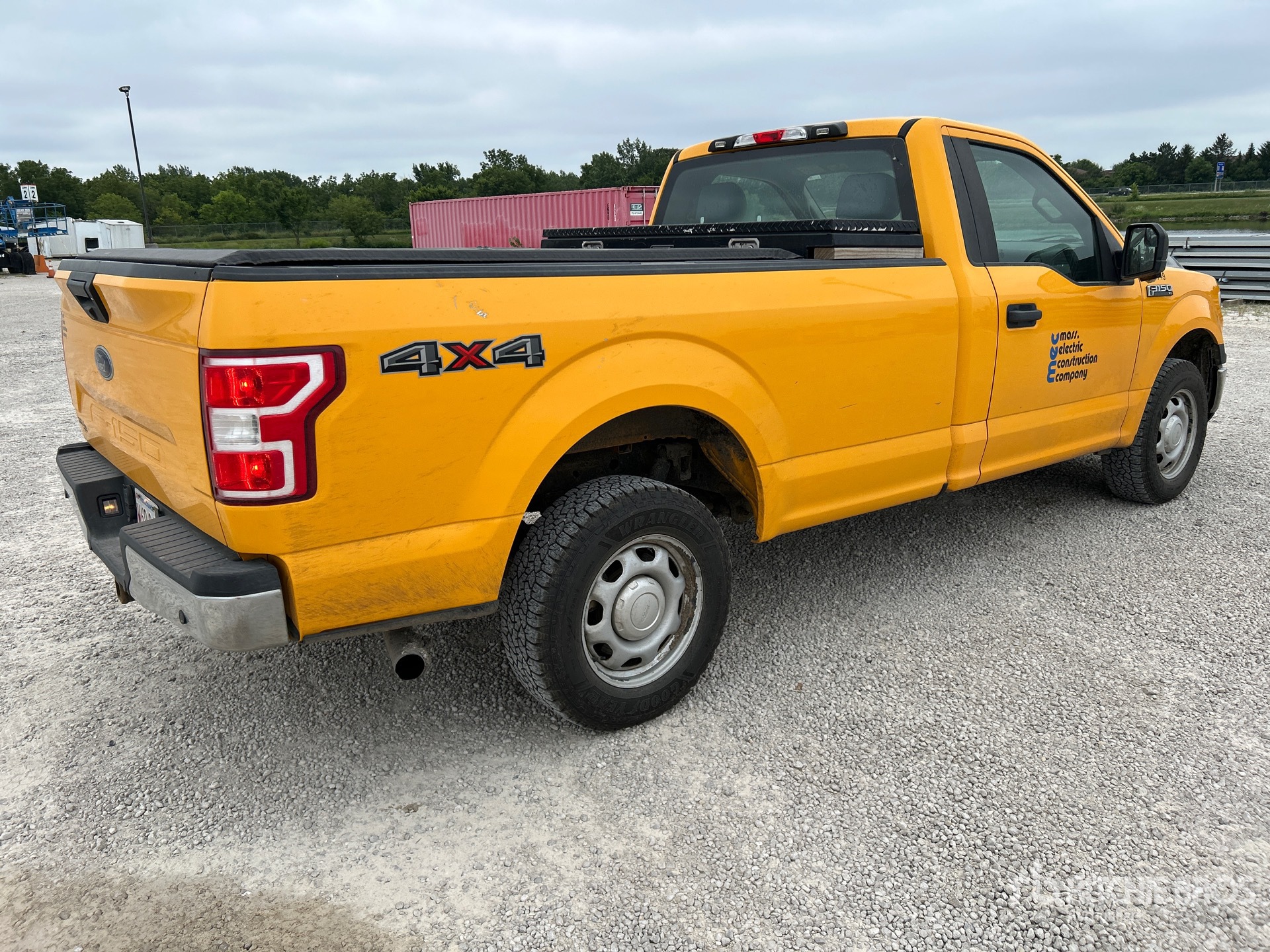 General Appearance with Picture, Right Rear Corner