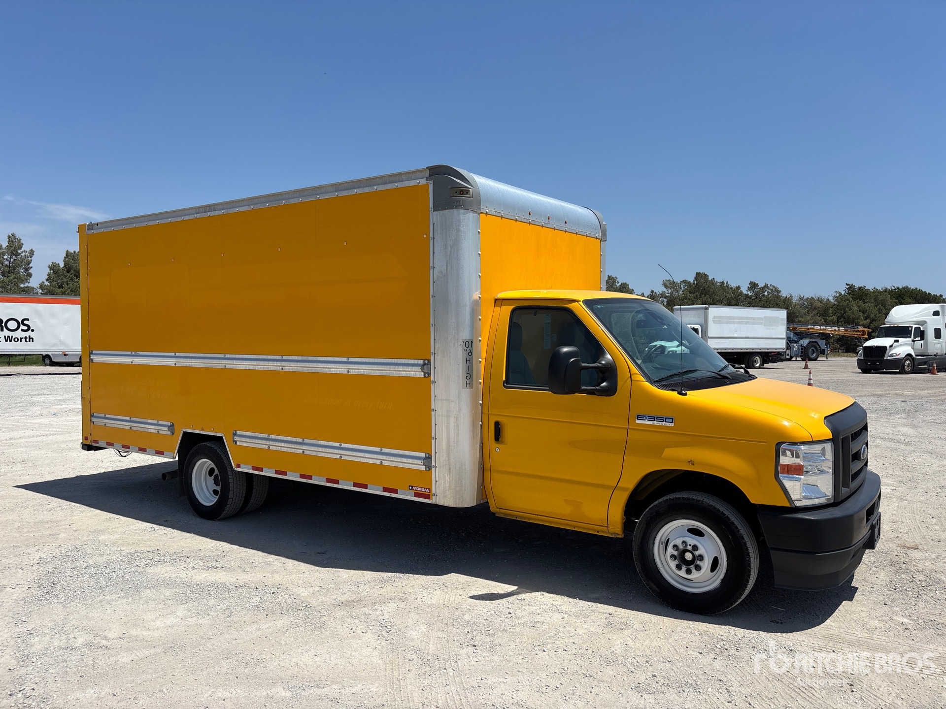 2022 Ford E-350