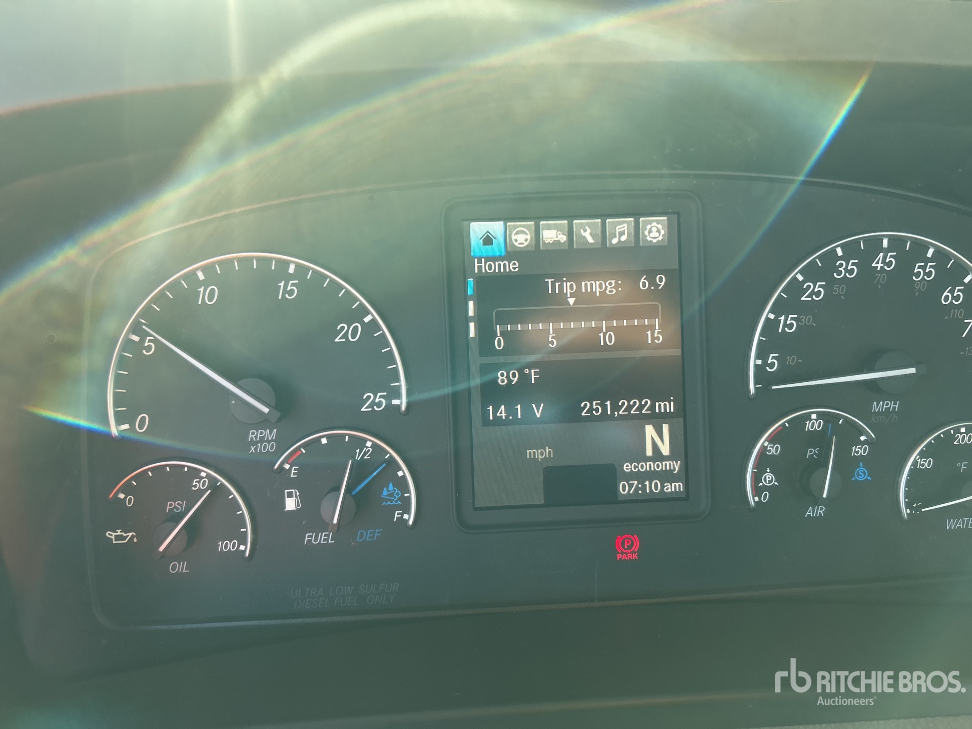 2020 Freightliner CASCADIA 126