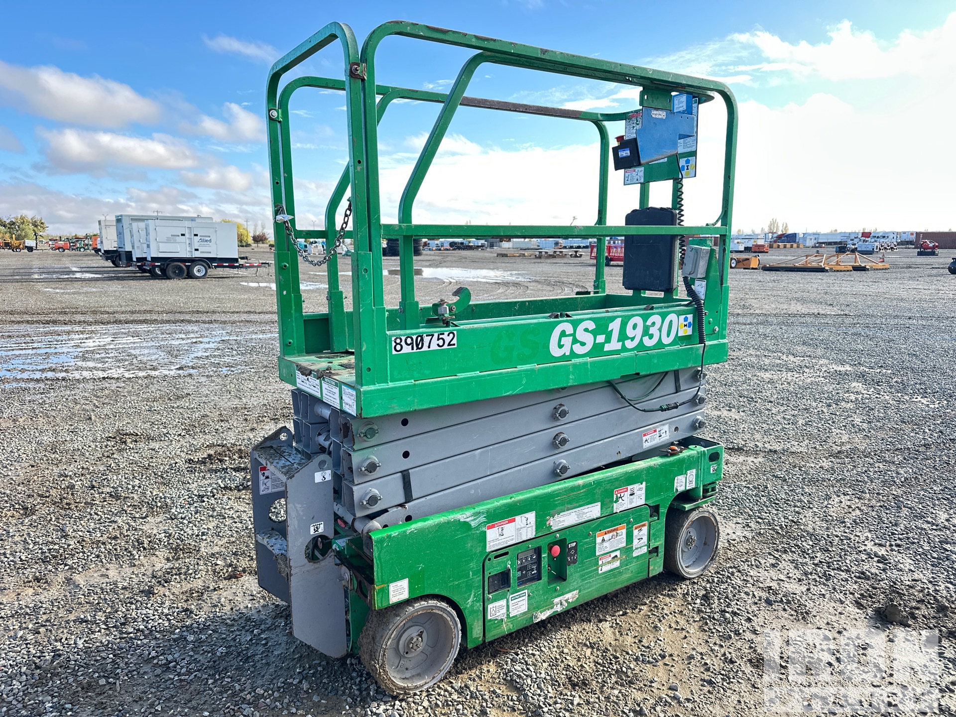General Appearance - Scissor Lift* with Imagen: esquina trasera derecha
