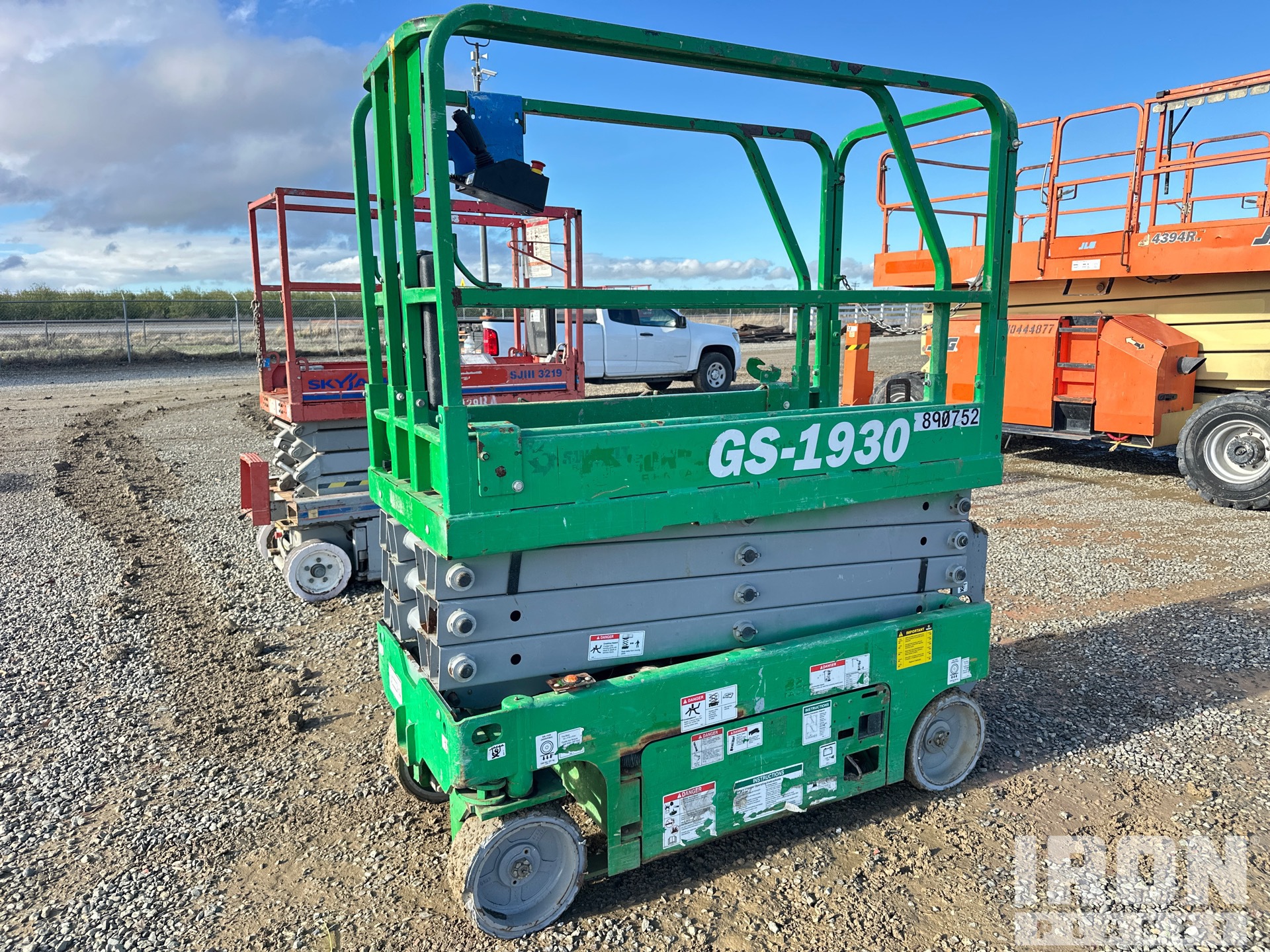 General Appearance - Scissor Lift* with Imagen: esquina delantera izquierda