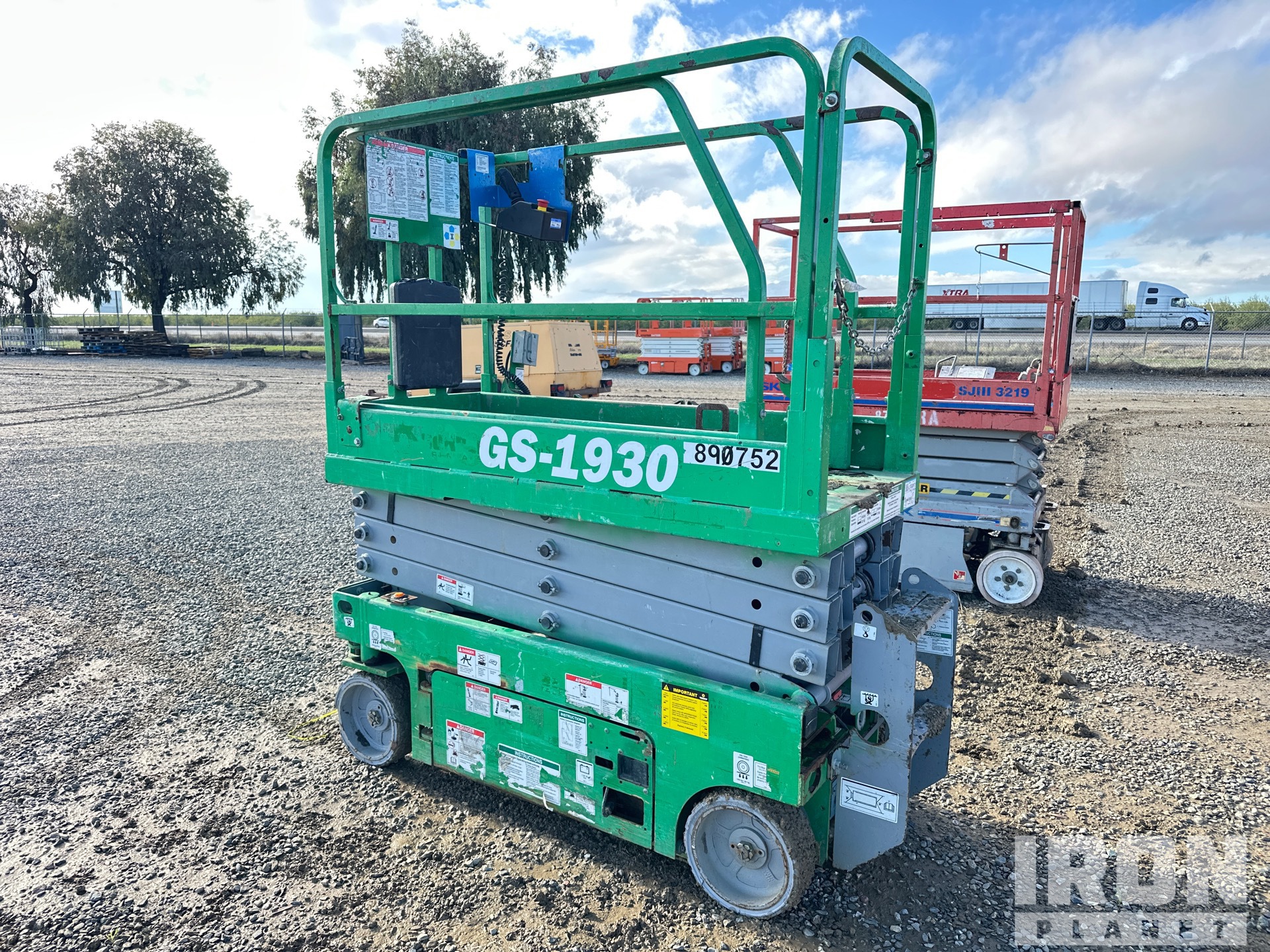 General Appearance - Scissor Lift* with Imagen: esquina trasera izquierda