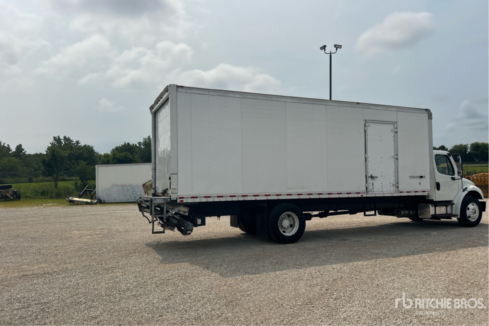 2019 Freightliner M2 106