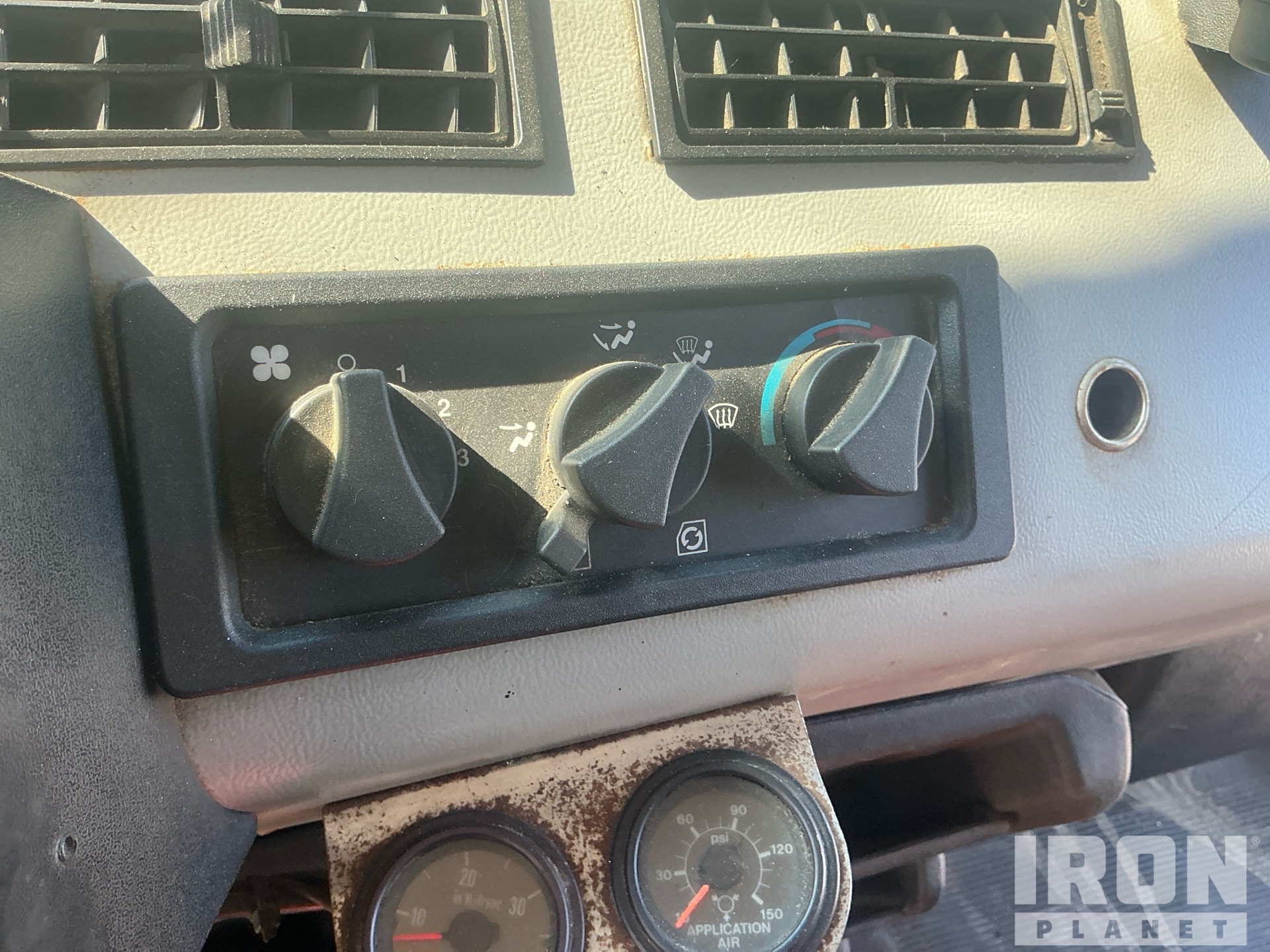 1997 Freightliner FL80