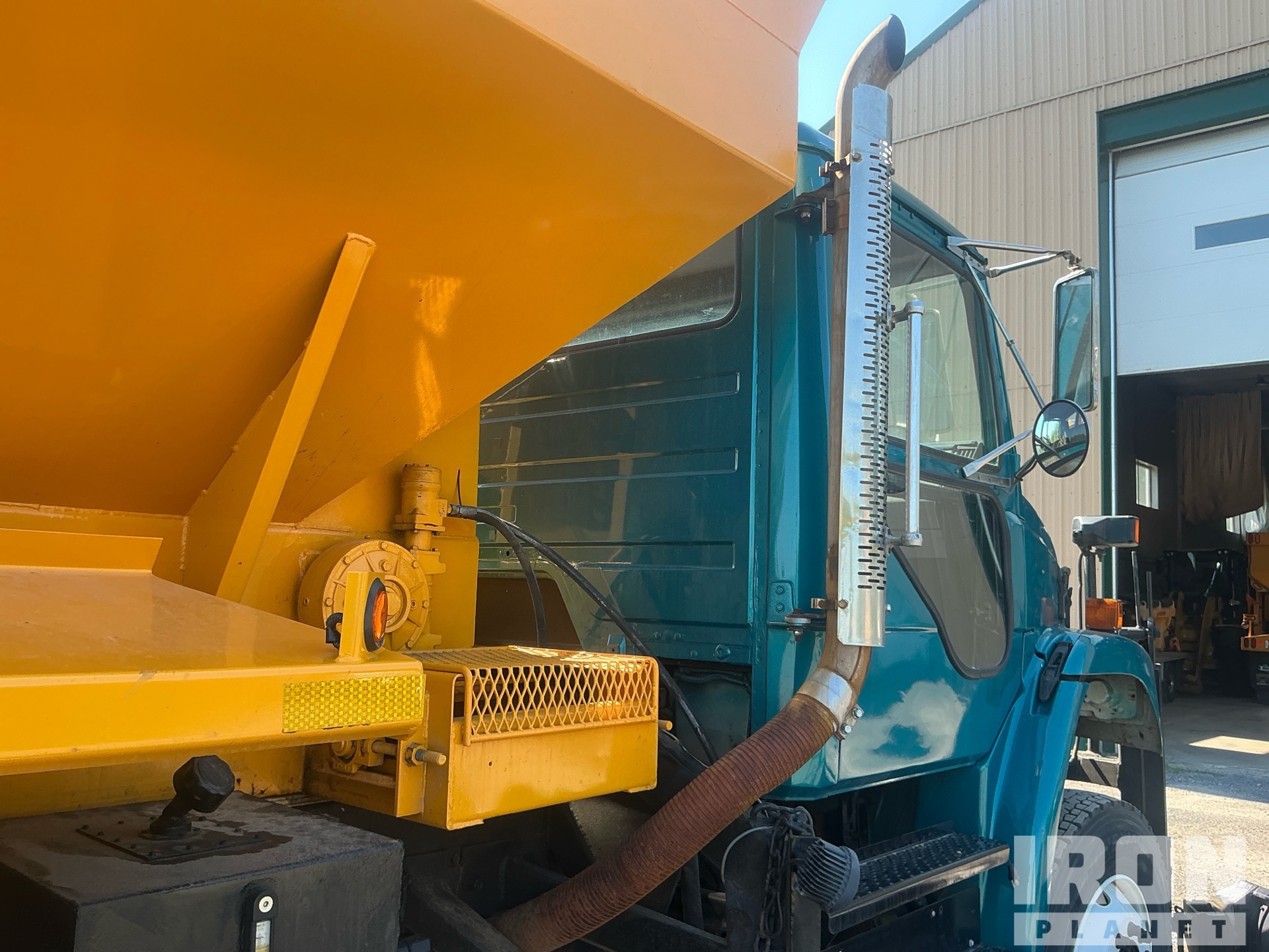 1997 Freightliner FL80